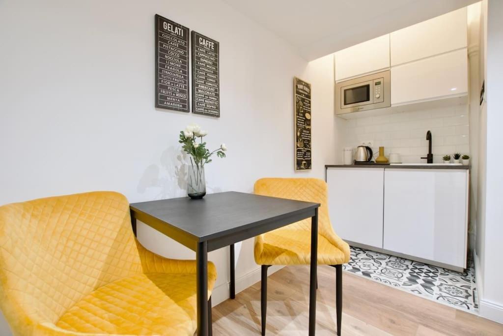 Premium Apartment By Hi5- Brody Street Budapeste Exterior foto